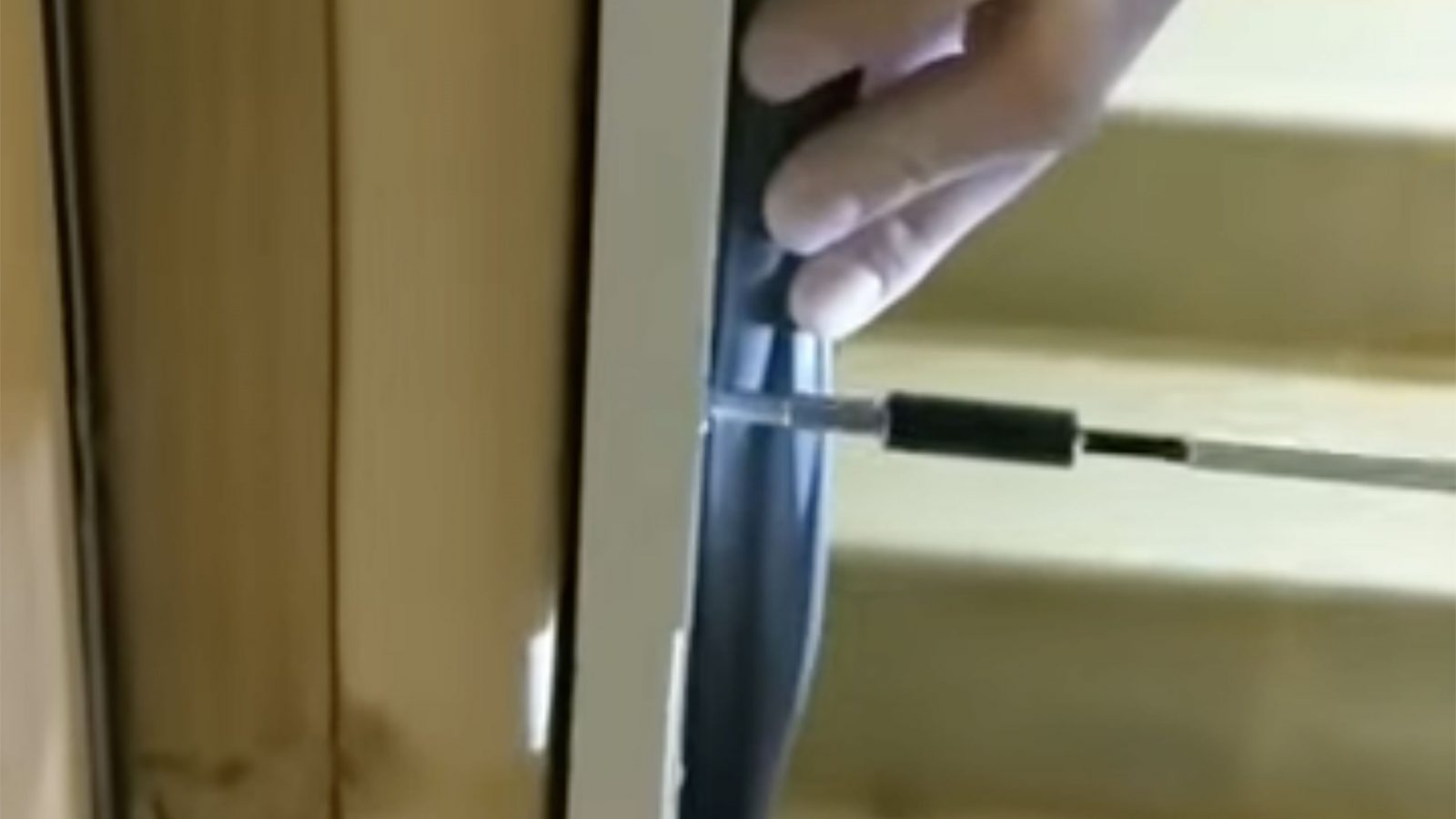 Hanging a door with topstar video